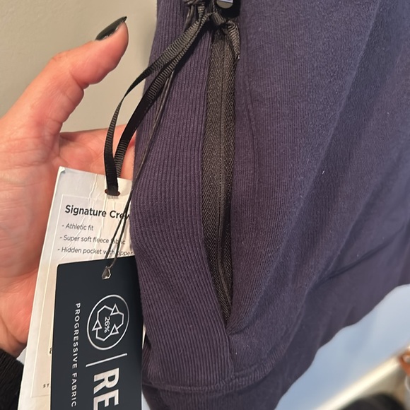 NWT Peloton x Fourlaps‎ Crewneck Sweater with zip pockets, navy blue - Picture 4 of 5